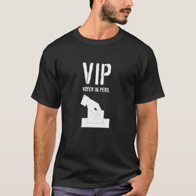 T-shirt Électeur VIP en danger avec image blanche et texte (Devant)