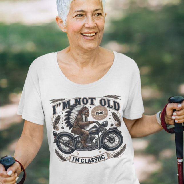 T-shirt Élégance intemporelle : Embrasser la beauté classi (Créateur téléchargé)