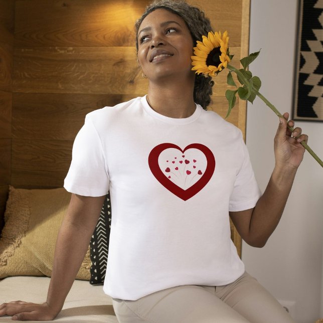 T-shirt Elegant Red Heart Valentine's Day Girlfriend Gift (Créateur téléchargé)