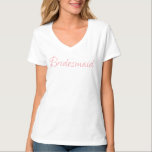 T-shirt Élégant script rose<br><div class="desc">Quel t-shirt Bridesmaid à porter avec vos amis,  soirée bachelorette,  répétition. Faites savoir à tout le monde que vous êtes une demoiselle d’honneur. Ce serait adorable avec une petite paire de shorts roses,  jeans,  une courte jupe décontractée. Comme vous serez mignon dans cet adorable t-shirt. beladoradesigns@gmail.com</div>