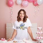 T-shirt Élégante Chinoiserie florale moderne mariée à talo<br><div class="desc">Chirurgie florale moderne à talons hauts T-shirt de mariée Montrez votre statut de mariée avec notre T-shirt de mariée à talons hauts à l'élégance florale moderne. Ce T-shirt élégant est doté du mot "Mariée", avec le mot "Je" intelligemment remplacé par notre chausse haute-talon moderne élégante et florale sophistiquée en jaune...</div>