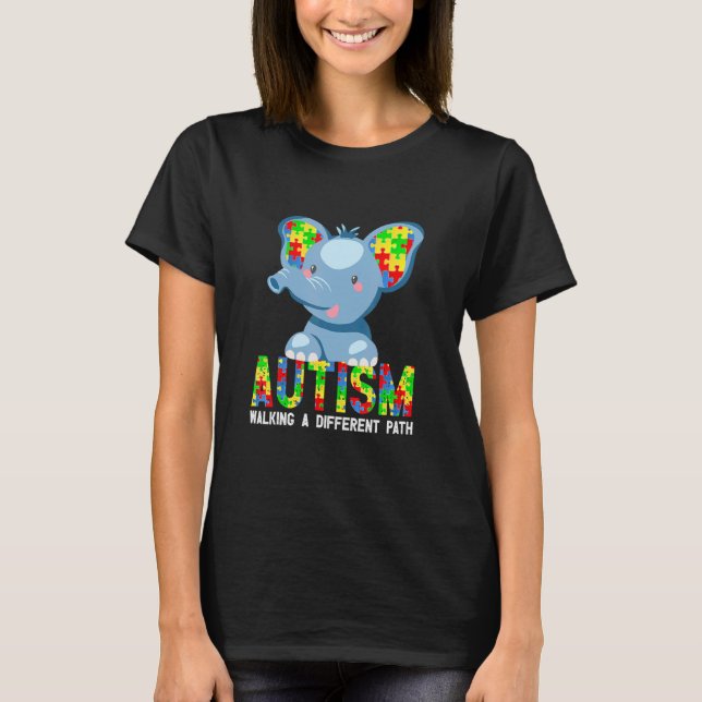 T-shirt Éléphant Autisme Marchant Sur Un Chemin Différent  (Devant)