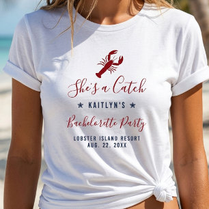 T-shirt Elle est un parti de fête de demoiselle d'honneur