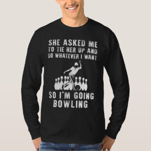 T-shirt Elle m'a demandé de la Cravate et de faire ce que 
