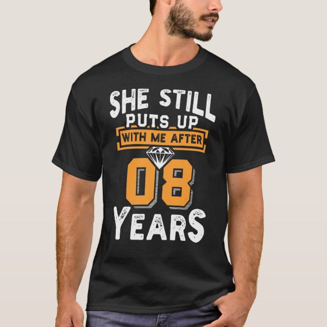 T-shirt Elle M'Accompagne Encore Après 8 Ans Mariage Et (Devant)