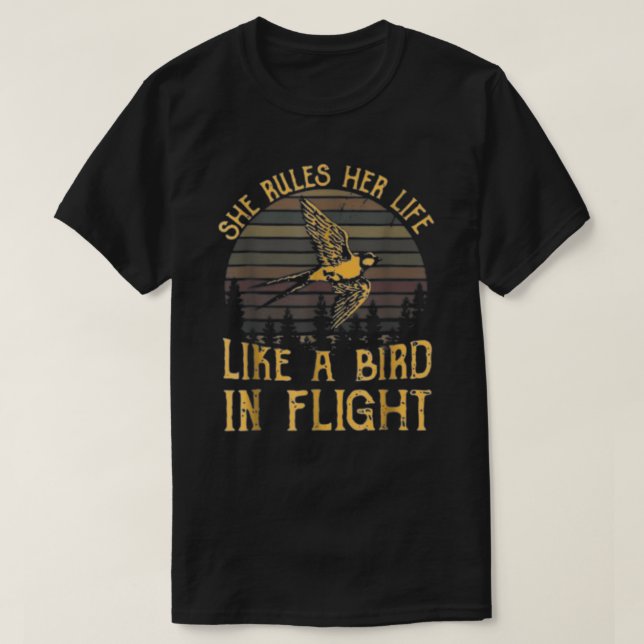 T-shirt Elle Régle Sa Vie Comme Un Oiseau En Vol  (Design devant)