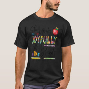 T-shirt Elle Travaille Joyeusement Avec Ses Mains Amour Éd