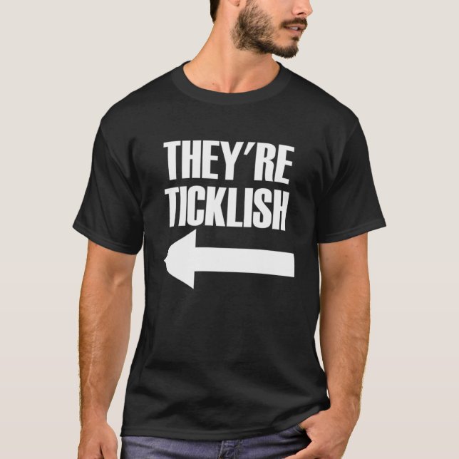 T-shirt Elles sont Chatouilleuses Flèche Gauche Avec Comba (Devant)