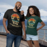 T-shirt Embarquez sur le bateau Retro Birthday Cruise<br><div class="desc">Cette conception peut être personnalisée dans la zone fournie en modifiant la photo et/ou le texte. Vous pouvez également le customiser en cliquant sur Personnaliser ce Modèle, puis en choisissant l'option cliquer pour customiser et supprimer ou modifier la couleur de l'arrière - plan, ajouter du texte, modifier la couleur ou...</div>