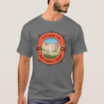 T-shirt Emblème de compass rétro du parc national Yosemite<br><div class="desc">Design d'illustration vectorielle de Yosemite. Le parc est célèbre pour ses séquoias géants et anciens, et pour Tunnel View, la vue iconique de Bridalveil Fall et les falaises de granit d'El Capitan et Half Dome.</div>