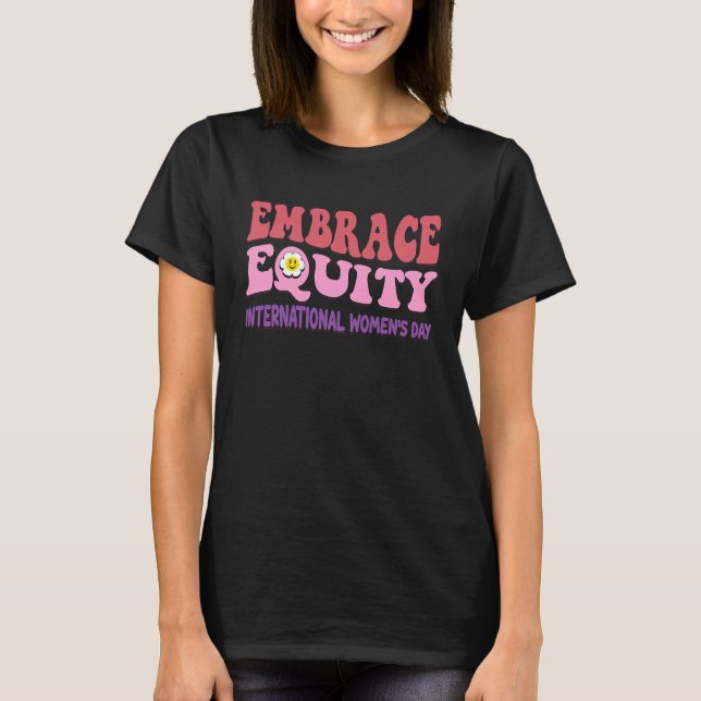 T-shirt Embrace Equity International Womens Day (Devant)