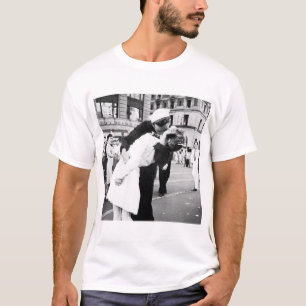 T-shirt Embrassant la guerre au revoir