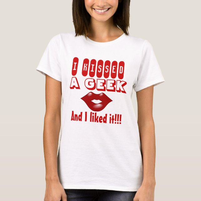 T-shirt Embrasse un geek j'aime ça (Devant)