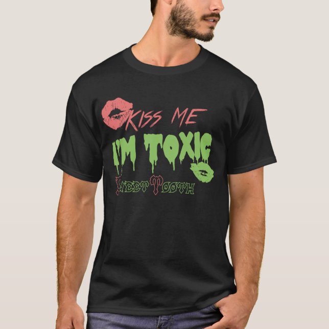 T-shirt "Embrassez-moi, je suis" les hommes toxiques (Devant)