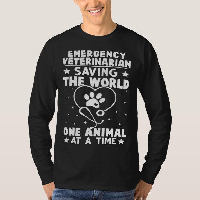 T-shirt Emergency Veterinarian Saving The World Animal At  (Devant)
