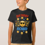 T-shirt Emoji Birthday Boy face sourire<br><div class="desc">Célébrez l'anniversaire avec ce t-shirt spécial,  design personnalisé</div>