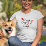 T-shirt Empreintes de pattes du coeur de la Dame de Chien<br><div class="desc">Cette conception a été créée par art numérique. Elle peut être personnalisée en cliquant sur le bouton personnaliser et en modifiant la couleur, en ajoutant un nom, des initiales ou vos mots préférés. Contactez-moi à l'adresse colorflowcreations@gmail.com si vous souhaitez que ce design soit disponible sur un autre produit. Achetez ma...</div>