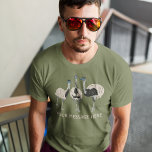 T-shirt Emus Bird Lovers Personnalisé<br><div class="desc">Surprenez votre amateur d'oiseaux favori avec un tee-shirt graphique emu personnalisé. Ce t-shirt présente des illustrations de style réaliste de trois emus et est prêt à être personnalisé avec votre propre texte ou slogan personnalisé ci-dessous.</div>