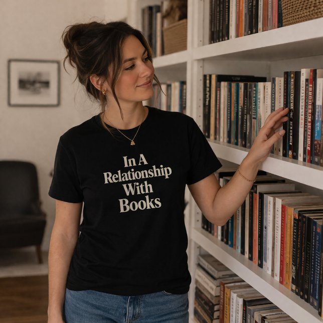 T-shirt En Couple Avec La Lecture De Livres (Créateur téléchargé)