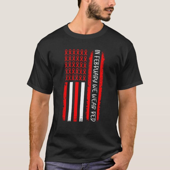 T-shirt En Février Nous Portons Rouge USA Drapeau Rouge Ru (Devant)