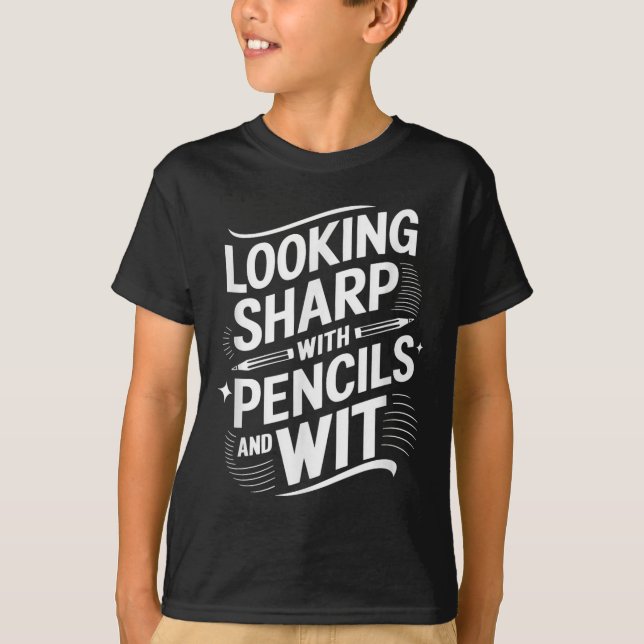 T-shirt En Regardant Sharp Avec Crayons Et Avec Esprit (Devant)