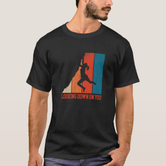 T-shirt En Regardant Vers Le Bas Sur Vous Bouldering Rock 