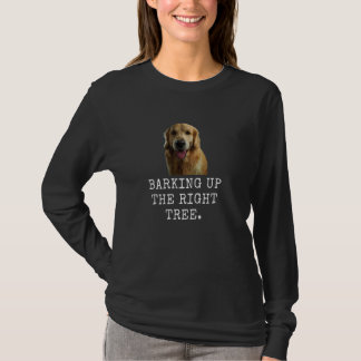 T-shirt En Retirant L'Arbre Droit. Drôle chien papa et chi