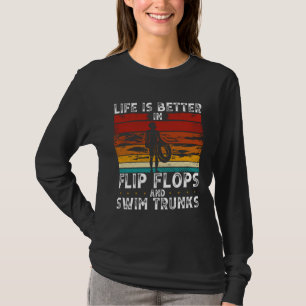 T-shirt En Tongs Et Maillot De Bain Nageant