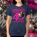 T-shirt En Tri-matière 40e anniversaire photo et nom texte rose<br><div class="desc">Joyeux 40e anniversaire rose et rose chaud année de texte, nom et t-shirt photo. Fun 40ème t-shirt photo personnalisé en gras de design de texte rose. Personnalisez cette chemise d'anniversaire avec une photo de la fille d'anniversaire au milieu du chiffre 0. Idéal pour ajouter un peu de plaisir à un...</div>