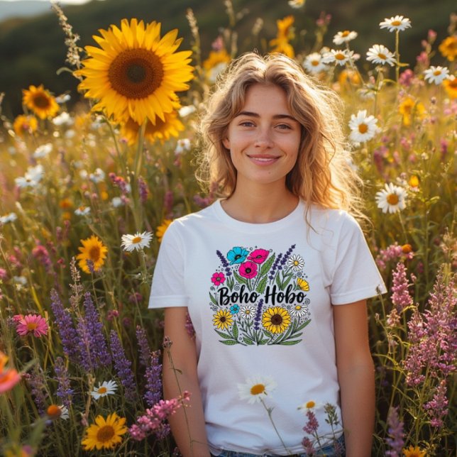 T-shirt En Tri-matière Boho Hobo design de jardin fleuri (A cheery flower garden with the word Boho Hobo for a relaxed and laid back country vibe)