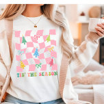 T-shirt En Tri-matière C'Est La Saison Super Rose Coquette Noël<br><div class="desc">Tis The Season Super Pink Retro Coquette Noël Festive Vacances Tri-Blend Shirt présente le texte "Tis The Season" dans la typographie de script moderne accentué avec des arbres de Noël et des arcs sur un damier rose. Parfait pour les cadeaux de Noël, fêtes de Noël et fêtes de fin d'année,...</div>