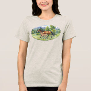 T-shirt En Tri-matière Cheval islandais Sola et poulain dans un pré de mo