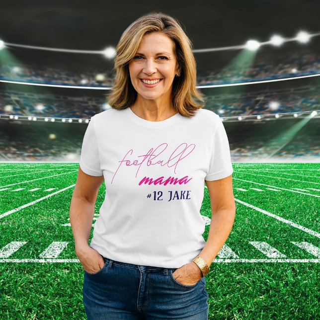 T-shirt En Tri-matière Créez votre propre maman de football personnalisée (Modern minimalist Football Mama shirt in pink + black. Add player name and jersey number.
)