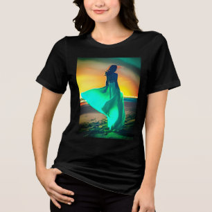 T-shirt En Tri-matière Femmes en bleu turquoise sur une plage de nuit