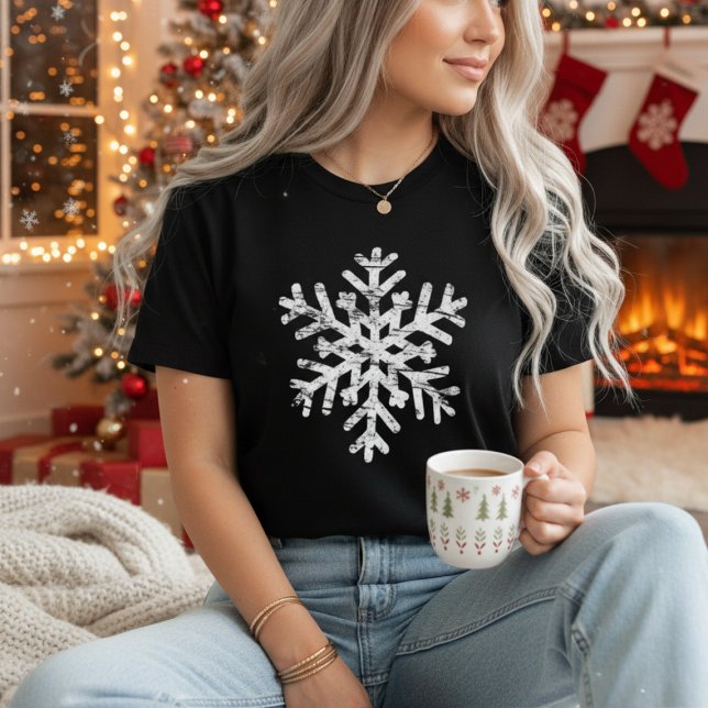 T-shirt En Tri-matière Flocon de neige en détresse Noël d'hiver (Distressed snowflake design on classic black. Minimalist winter & holiday style for snow lovers! ❄)