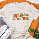 T-shirt En Tri-matière Infirmière super Est Mon Vibe, Soins De Santé, Inf<br><div class="desc">T-shirt "Nursing Is My Vibe" de style rétro,  pour les infirmières.</div>
