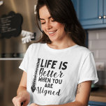 T-shirt En Tri-matière La vie chiropratique est meilleure quand elle est<br><div class="desc">Montrez votre passion pour la santé de la colonne vertébrale avec ce t-shirt ludique sur le thème de la chiropraticienne avec le slogan intelligent "La vie est meilleure quand vous êtes aligné." Parfait pour les professionnels de la pratique ou les étudiants en chiropratique, cette chemise de début de conversation combine...</div>