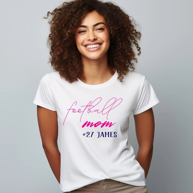 T-shirt En Tri-matière Maman matte de football (Stylish Football Mom shirt with bold pink lettering. Add player name and jersey number for game day )