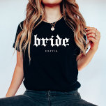 T-shirt En Tri-matière Mariée | Texte gothique cool<br><div class="desc">Cette chemise noire et élégante pour la mariée présente un texte à la mode de style gothique blanc ou ancien anglais.</div>