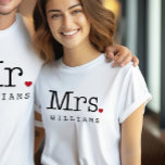 T-shirt En Tri-matière Mme Vintage Black Mariage personnalisé Monogramme<br><div class="desc">Chemise de famille personnalisée pour Mme ou Future Mme Caractéristiques texte vintage style machine à écrire en noir avec un accent de coeur rouge. Visitez notre magasin pour la chemise Mr assortie - ils font un cadeau mariage unique, et parfait pour le couple à porter sur la lune de miel!...</div>