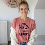 T-shirt En Tri-matière Nice Til Proven Naughty | Fun Black texte Noël<br><div class="desc">Célébrez la saison des fêtes magiques et festives avec nos vêtements de vacances personnalisés. Fun vacances Noël design présente un design typographique noir audacieux "Nice Til Proven Naughty" dans le script de brosse typographique.</div>