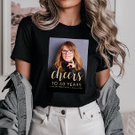 T-shirt En Tri-matière Photo personnalisée Fête du 40e anniversaire<br><div class="desc">Ce t-shirt de fête de 40 ans présente la photo de l'invité d'honneur avec une superposition en or. Le mot "cheers" apparaît dans un élégant script de calligraphie couleur or, suivi de "jusqu'à 40 ans" et de l'invité d'honneur du nom et de l'anniversaire dans la police sans serif. Un écran...</div>