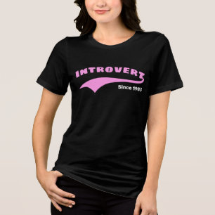 T-shirt En Tri-matière Pink Introvert Typographie Swoosh Date personnalis