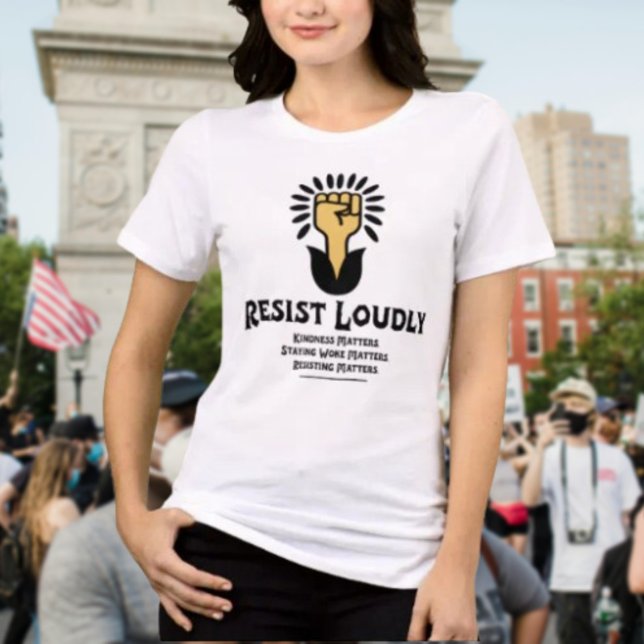 T-shirt En Tri-matière Résistez à la jupe forte | Antifasciste et progres (Créateur téléchargé)