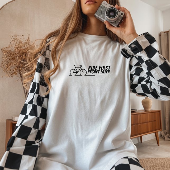 T-shirt En Tri-matière Retro bike Girl Irony black (T-shirt with retro design with a vintage bike and the fun saying "Ride First, Regret Later." )