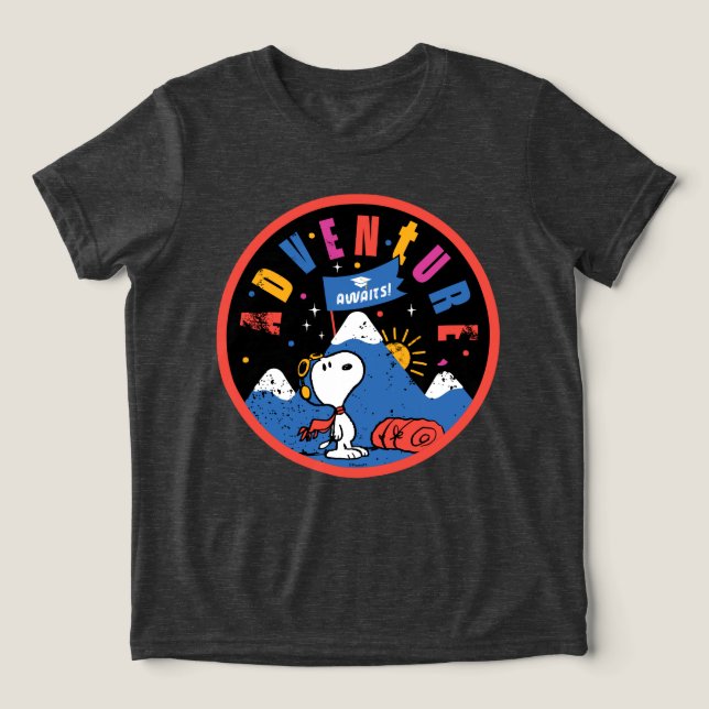 T-shirt En Tri-matière Snoopy Adventure Awaits Graduation Mountain Design (Design Recto)