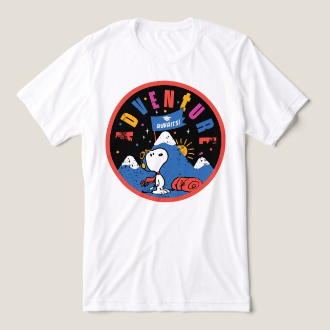 T-shirt En Tri-matière Snoopy Adventure Awaits Graduation Mountain Design (Design Recto)