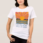 T-shirt En Tri-matière Vibes côtières du coucher de soleil rétro Citation<br><div class="desc">Ce t-shirt d'inspiration rétro présente une explosion de soleil audacieuse et aux tons chauds qui s'élève sur des vagues océaniques sereines, associée à un message stimulant qui célèbre la positivité et des connexions significatives. Les riches jaunes, oranges et bleus évoquent une ambiance côtière vintage, parfaite pour les esprits libres, les...</div>