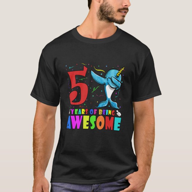 T-shirt Enfants 5E Anniversaire Fête Dabbing Narwhal - 5 A (Devant)