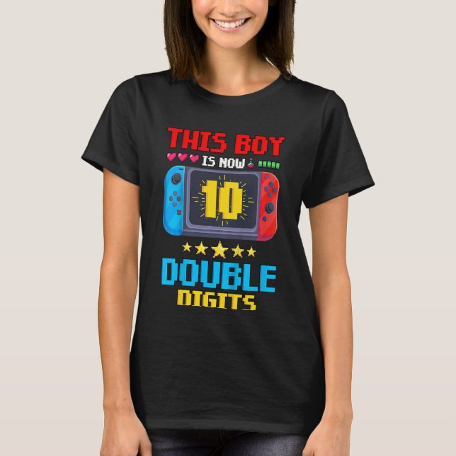 T-shirt Enfants Ce Garçon Est Maintenant Double Chiffres V (Devant)